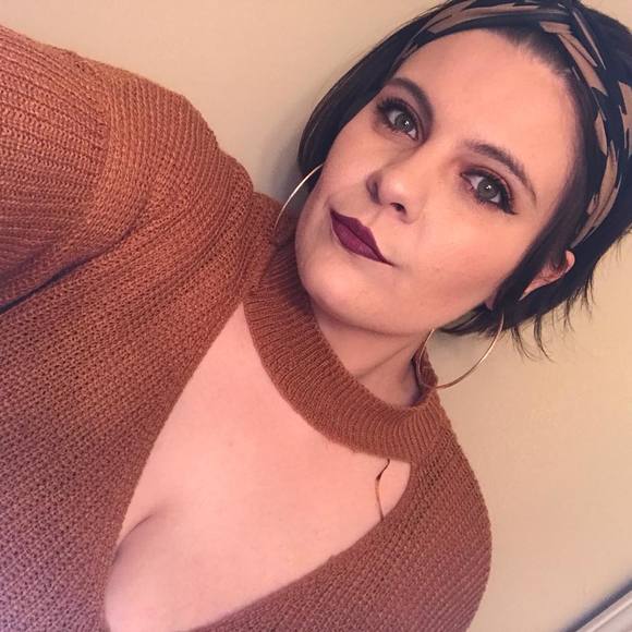 Meet your Posher, Fallon - Picture 1 of 1